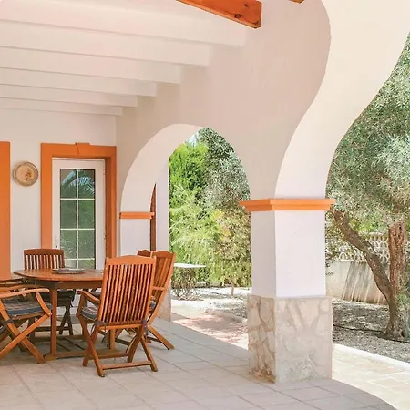Sleeps 6 Wifi Villa