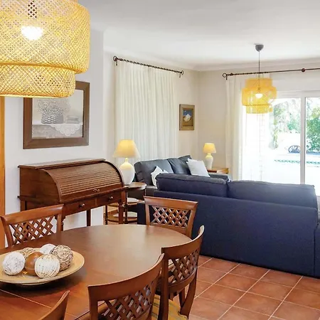 Sleeps 6 Wifi Villa