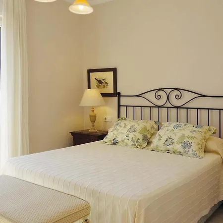 Sleeps 6 Wifi Villa *