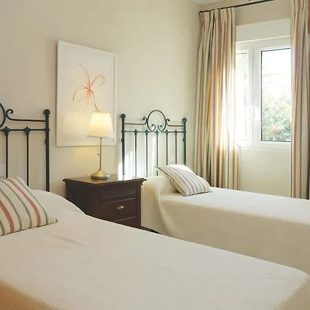 Sleeps 6 Wifi Villa
